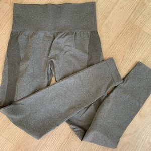 Seamless NVGTN leggings gray size small